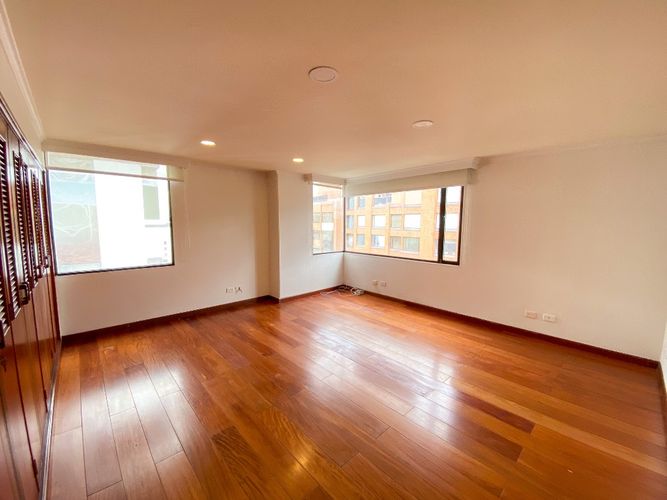 Apartamento de 4 alcobas en venta en Santa Barbara, Bogotá, 300 m² · foto 18 de 24
