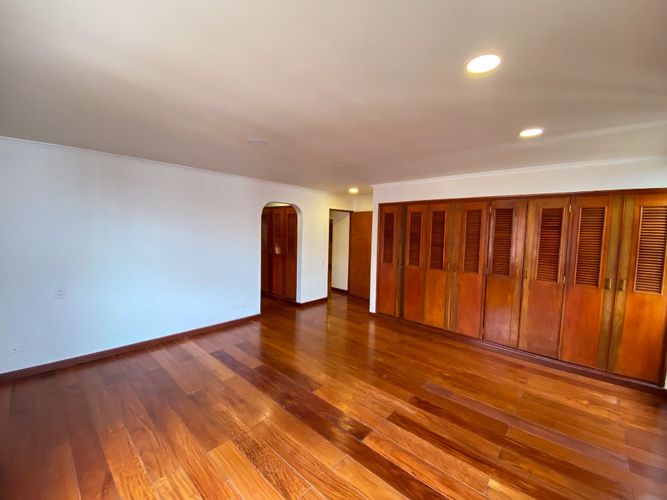 Apartamento de 4 alcobas en venta en Santa Barbara, Bogotá, 300 m² · foto 19 de 24