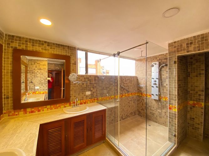 Apartamento de 4 alcobas en venta en Santa Barbara, Bogotá, 300 m² · foto 21 de 24