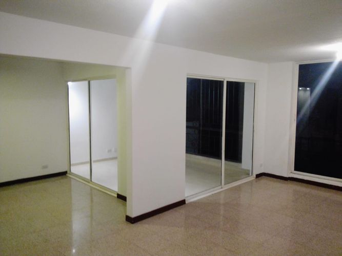 Apartamento de 3 alcobas en venta en Prados Del Norte, Cali, 124 m² · foto 4 de 9