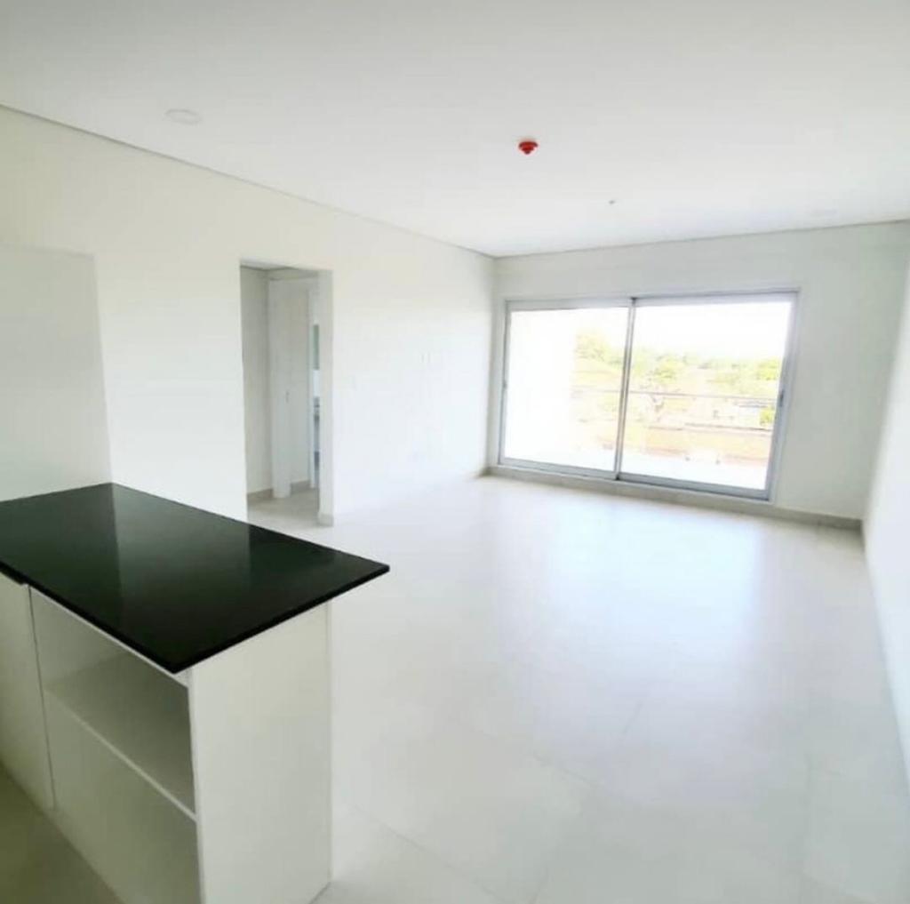 En Alquiler  Departamento de 2 Habitaciones en Sajonia A554 — foto 2