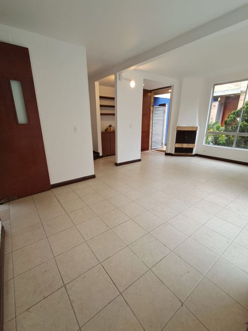 Casa de 3 alcobas en arriendo en Altos De Chozica, Bogotá, 100 m² · foto 2 de 17