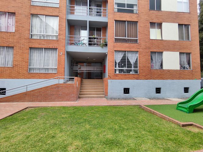 Apartamento en venta en Villa Gladys, Bogotá · foto 2 de 24