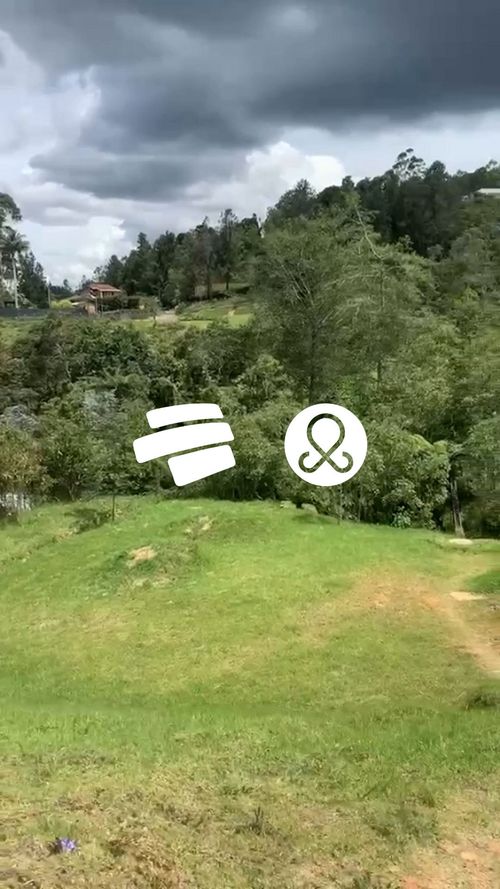 Lote en venta en Loma Del Escobero, Envigado, 2264 m² · foto 2 de 9