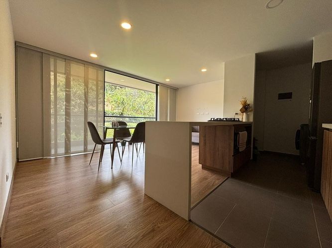Apartamento de 3 alcobas en venta en El Trianon, Envigado, 83 m² · foto 2 de 13