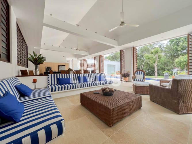 Casa de 4 alcobas en venta en Girardot, Girardot, 302 m² · foto 2 de 24