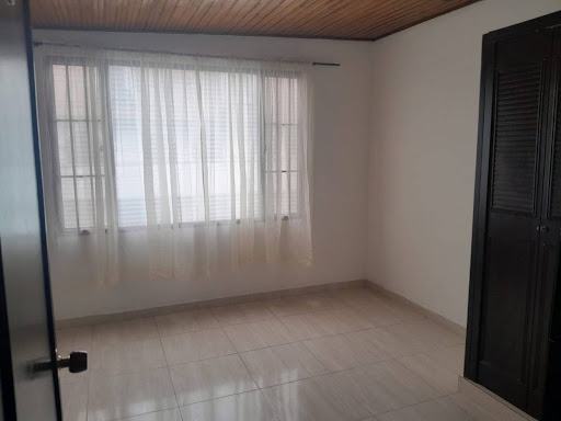 Casa en venta en Normandia, Bogotá · foto 8 de 16