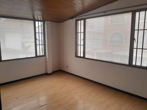 Casa en venta en Normandia, Bogotá · foto 9 de 16