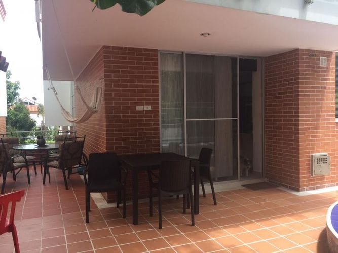 Casa de 5 alcobas en venta en Picaleña Y Mirolindo, Ibagué, 350 m² · foto 3 de 14