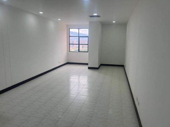 Oficina en arriendo en Milla De Oro, Medellín, 40 m² · foto 3 de 10