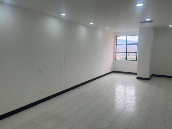 Oficina en arriendo en Milla De Oro, Medellín, 40 m² · foto 4 de 10