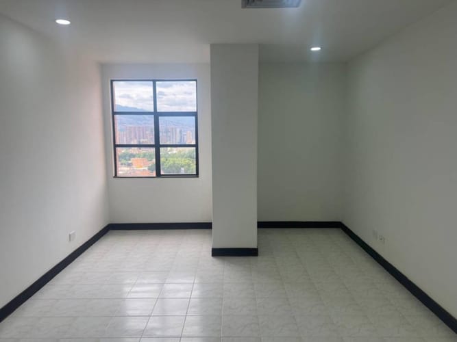 Oficina en arriendo en Milla De Oro, Medellín, 40 m² · foto 5 de 10