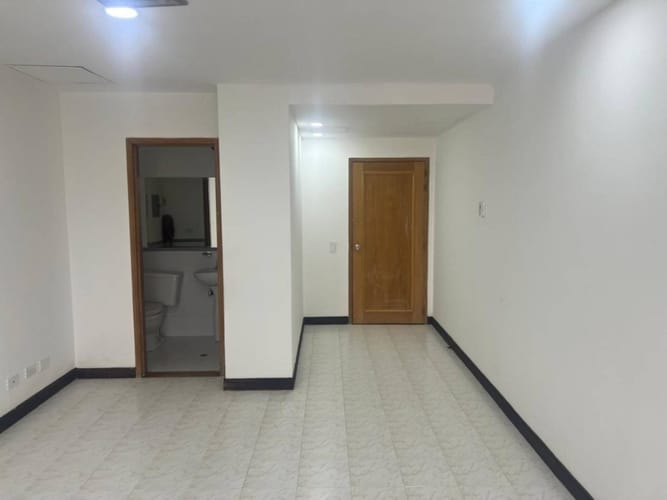 Oficina en arriendo en Milla De Oro, Medellín, 40 m² · foto 9 de 10