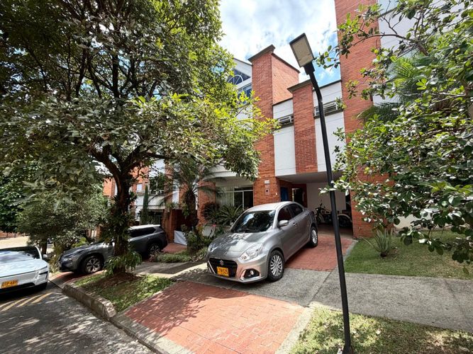 Casa de 3 alcobas en venta en Cumbres, Envigado, 190 m² · foto 2 de 24