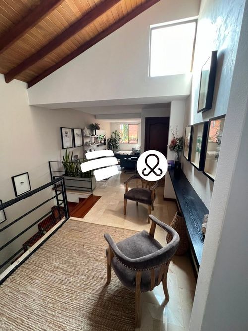 Casa de 5 alcobas en venta en El Tesoro, Medellín, 217 m² · foto 4 de 9