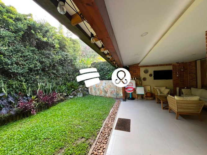 Casa de 5 alcobas en venta en El Tesoro, Medellín, 217 m² · foto 8 de 9