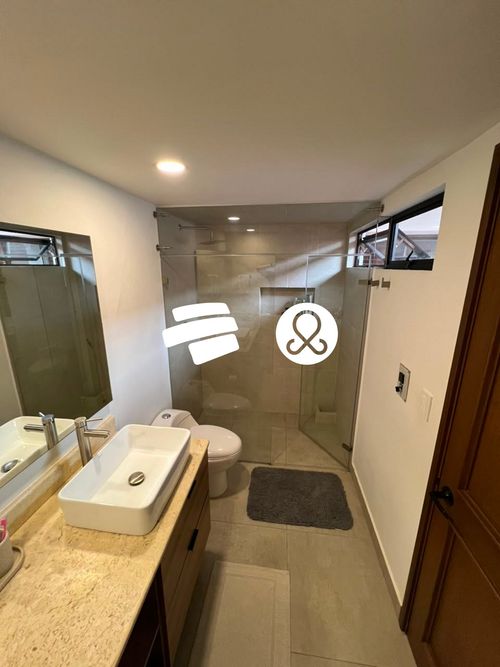 Casa de 5 alcobas en venta en El Tesoro, Medellín, 217 m² · foto 9 de 9