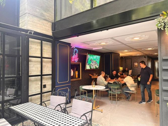 Local en arriendo en El Poblado, Medellín, 120 m² · foto 2 de 14