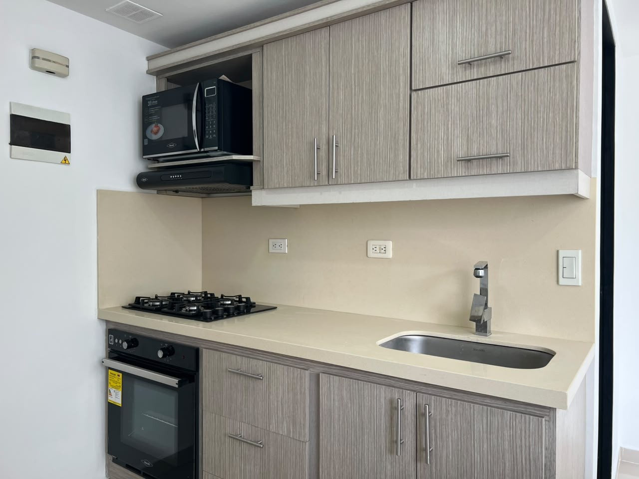Apartamento en venta en El Poblado, Medellín · foto 3 de 12