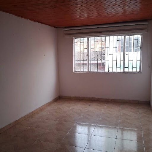 Casa en venta en Usminia, Bogotá · foto 2 de 16