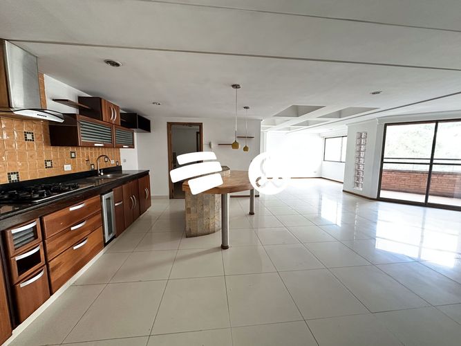 Apartamento de 3 alcobas en venta en Las Lomitas, Sabaneta, 125 m² · foto 2 de 21