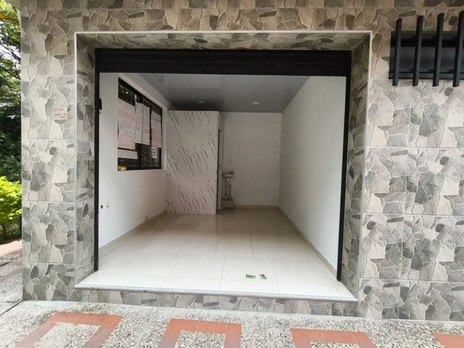 Local en arriendo en Santa Lucia, Medellín, 15 m² · foto 2 de 6