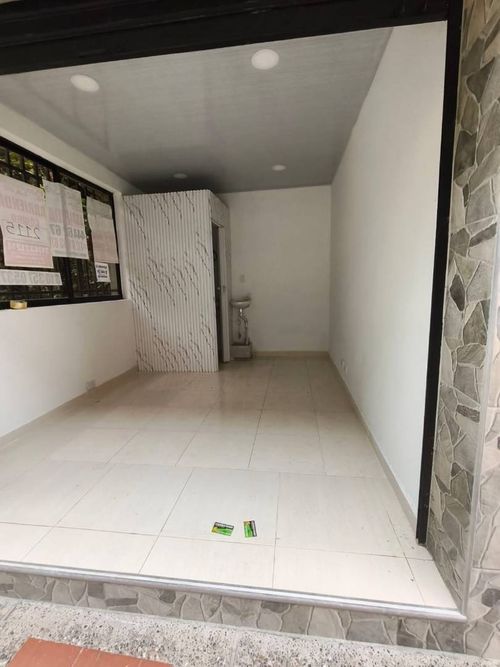 Local en arriendo en Santa Lucia, Medellín, 15 m² · foto 4 de 6