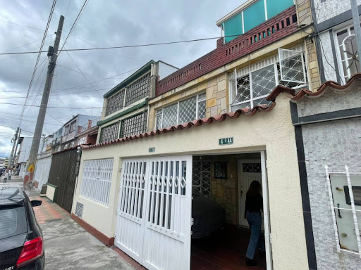 Casa en venta en Colon, Bogotá · foto 2 de 24