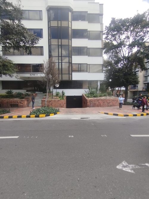 Apartamento de 3 alcobas en venta en Santa Barbara Central, Bogotá, 146 m² · foto 2 de 14