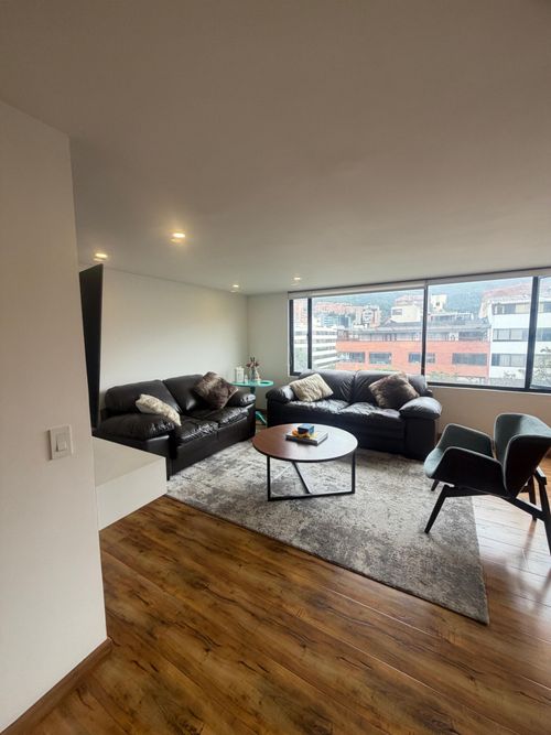Apartamento de 3 alcobas en venta en Santa Barbara Central, Bogotá, 146 m² · foto 8 de 14