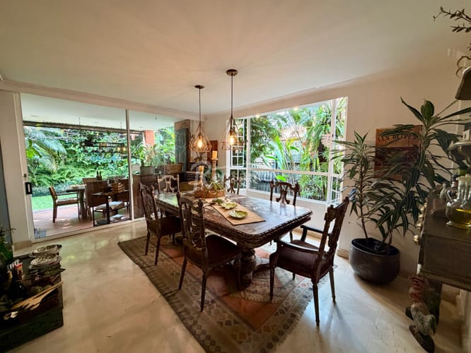 Casa de 3 alcobas en venta en Loma Benedictinos, Medellín, 350 m² · foto 2 de 16
