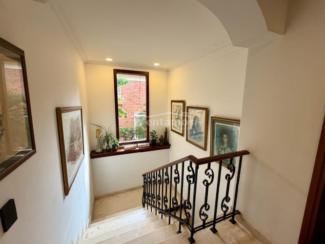 Casa de 3 alcobas en venta en Loma Benedictinos, Medellín, 350 m² · foto 9 de 16