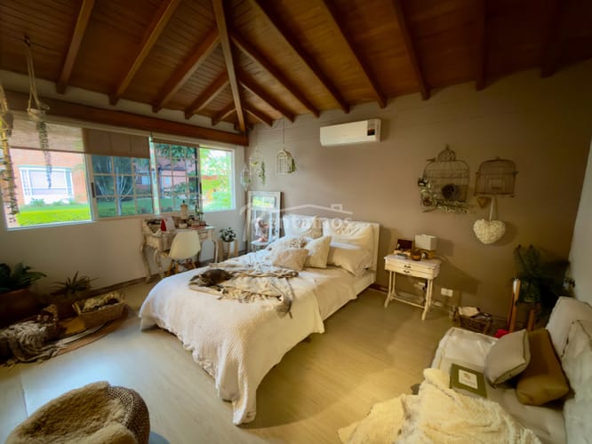Casa de 3 alcobas en venta en Loma Benedictinos, Medellín, 350 m² · foto 10 de 16