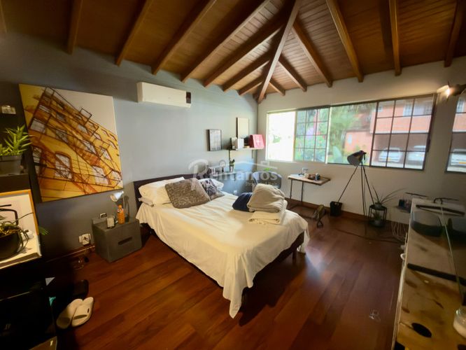 Casa de 3 alcobas en venta en Loma Benedictinos, Medellín, 350 m² · foto 11 de 16