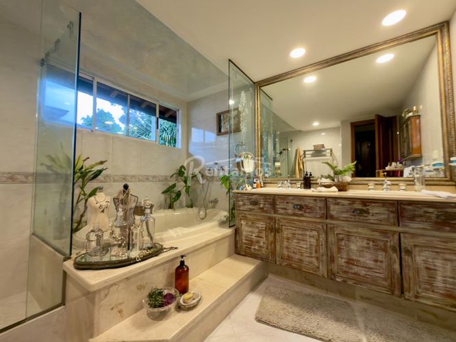 Casa de 3 alcobas en venta en Loma Benedictinos, Medellín, 350 m² · foto 12 de 16