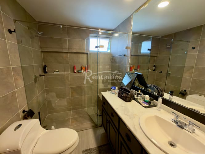 Casa de 3 alcobas en venta en Loma Benedictinos, Medellín, 350 m² · foto 13 de 16