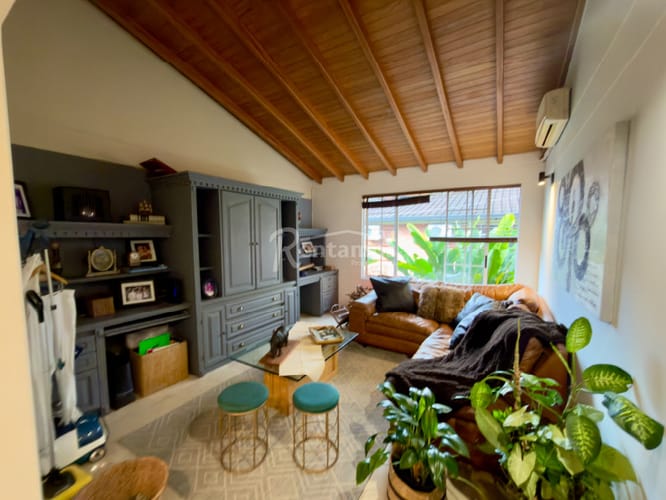 Casa de 3 alcobas en venta en Loma Benedictinos, Medellín, 350 m² · foto 14 de 16