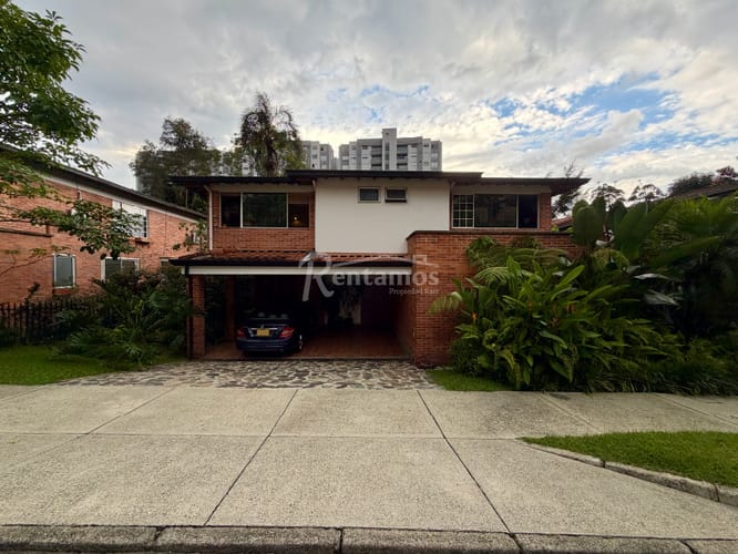 Casa de 3 alcobas en venta en Loma Benedictinos, Medellín, 350 m² · foto 16 de 16