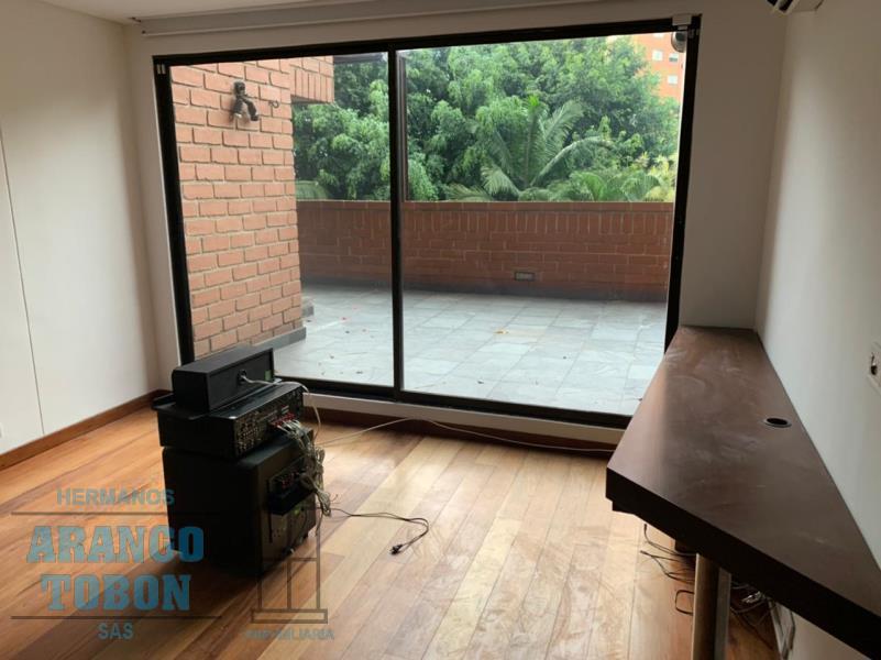 Apartamento en venta en El Poblado, Medellín · foto 8 de 23