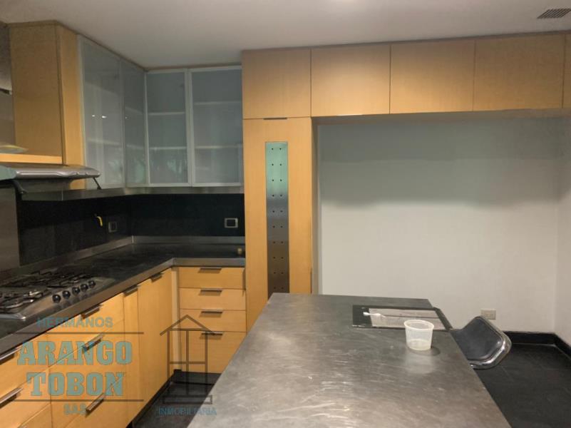 Apartamento en venta en El Poblado, Medellín · foto 9 de 23