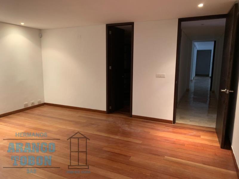 Apartamento en venta en El Poblado, Medellín · foto 11 de 23