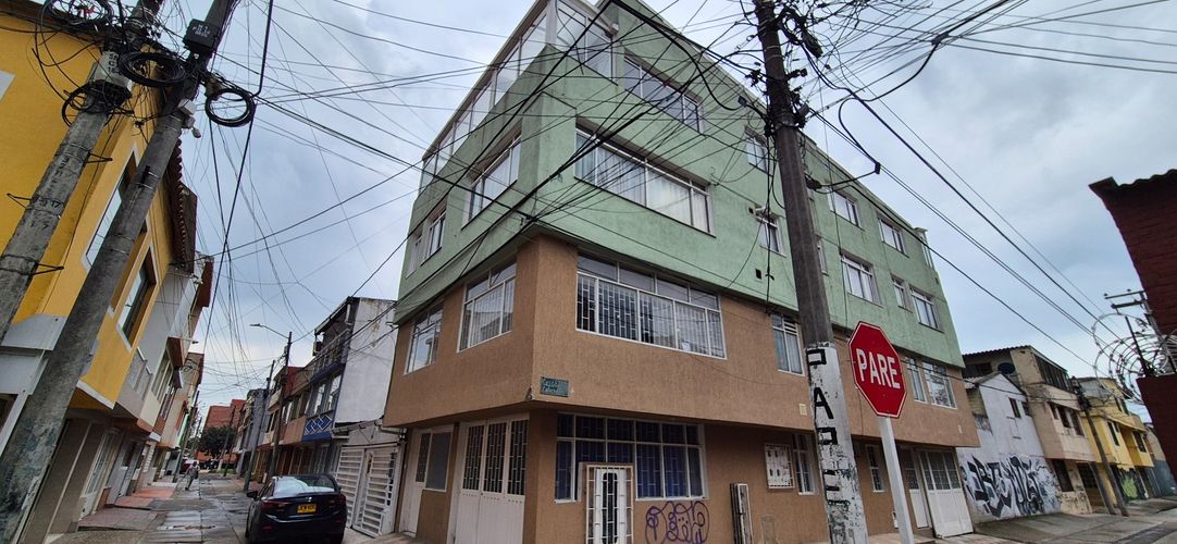 Apartamento en venta en Santa Cecilia, Bogotá · foto 2 de 16