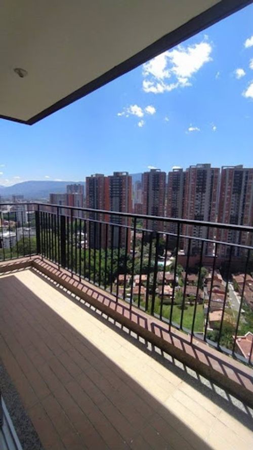 Apartamento de 3 alcobas en arriendo en San Remo, Sabaneta, 72 m² · foto 2 de 14