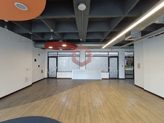 Local en arriendo en El Poblado, Medellín, 203 m² · foto 2 de 19