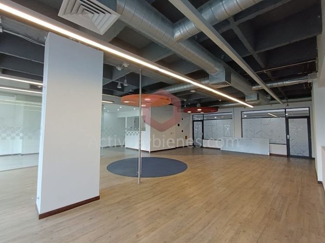 Local en arriendo en El Poblado, Medellín, 203 m² · foto 5 de 19