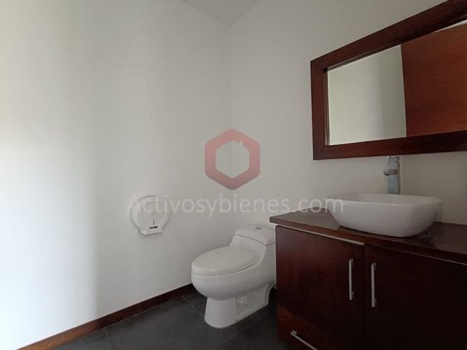 Local en arriendo en El Poblado, Medellín, 203 m² · foto 9 de 19