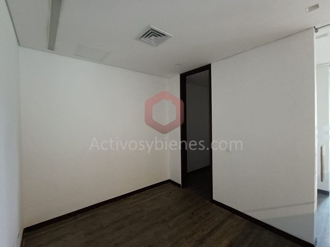 Local en arriendo en El Poblado, Medellín, 203 m² · foto 18 de 19