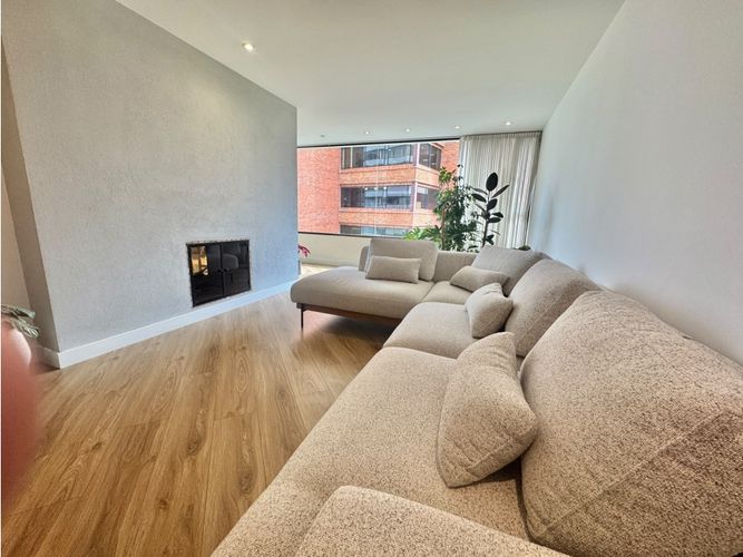 Apartamento de 3 alcobas en venta en Chicó Reservado, Bogotá, 160 m² · foto 2 de 12