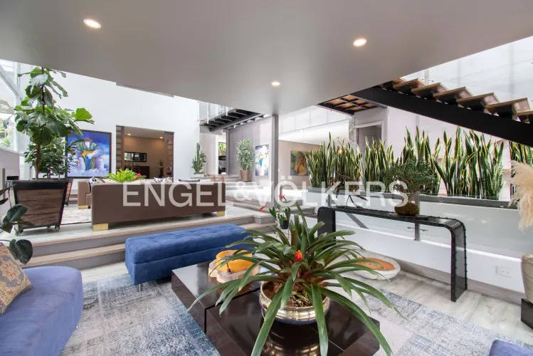 Casa de 4 alcobas en venta en Las Palmas, Envigado, 910 m² · foto 2 de 23