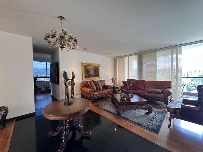 Apartamento de 3 alcobas en arriendo en El Poblado, Medellín, 192 m² · foto 3 de 19